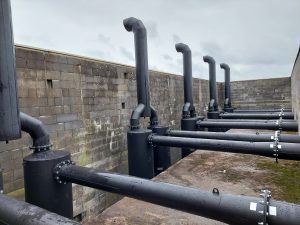 Remise à neuf d'un réseaux de silencieux d'échappement moteur