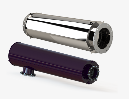 Immagine 3D di un silenziatore di sfiato progettato per ridurre il rumore quando si rilasciano aria o gas nell'ambiente. Il modello cilindrico in acciaio è dotato di un coperchio superiore, di una griglia protettiva nella parte superiore e di staffe di montaggio per l'installazione verticale. Questo silenziatore incorpora una rete fonoassorbente interna progettata per limitare efficacemente le emissioni acustiche all'estremità di un tubo.